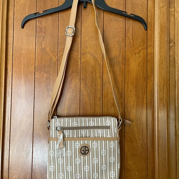 ✨HP✨ NWOT “GIANI BERNINI” TAN/BEIGE CROSSBODY PURSE WITH ADJUSTABLE STRAP - Picture 8 of 9